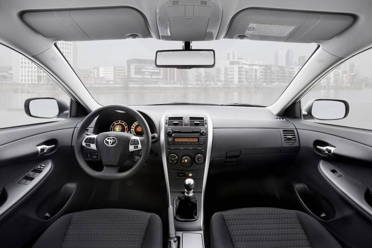 Toyota Corolla E150 facelift 2010 2011 2012 interior