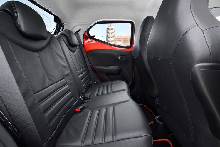 Banquette arrière de la Toyota Aygo AB40 2016