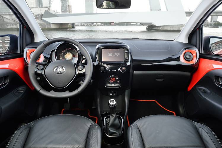 Interno di una Toyota Aygo AB40 2014