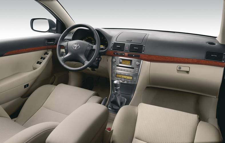 Interno di una Toyota Avensis T25 facelift 2006