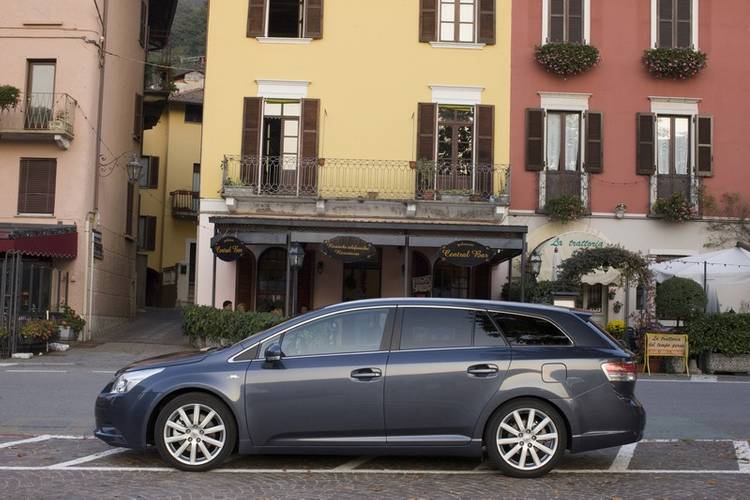 Toyota Avensis T270 2010 wagon