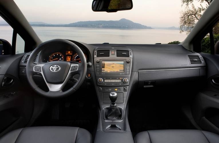 Interno di una Toyota Avensis T270 2009