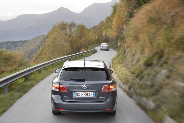 Toyota Avensis T270 2009 station wagon