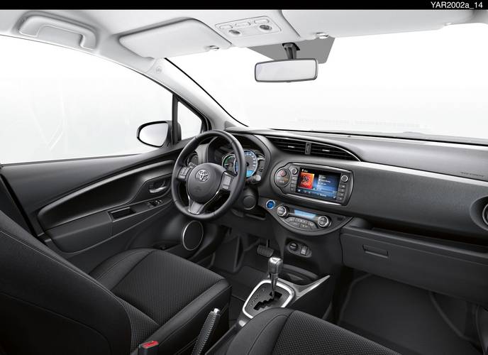 Interno di una Toyota Yaris XP130 facelift 2014