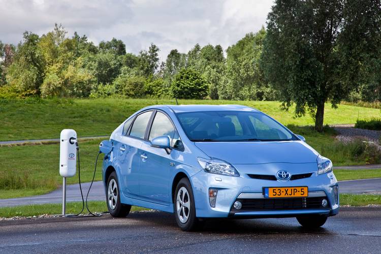 Toyota Prius XW30 facelift 2012 aufladen