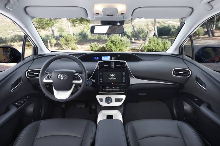 Toyota Prius XW50 2015 interiér