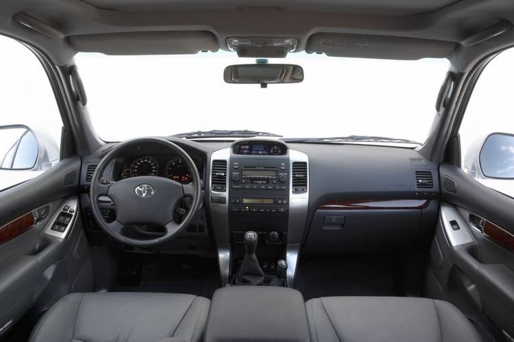 Toyota Land Cruiser J120 facelift 2006 interiér