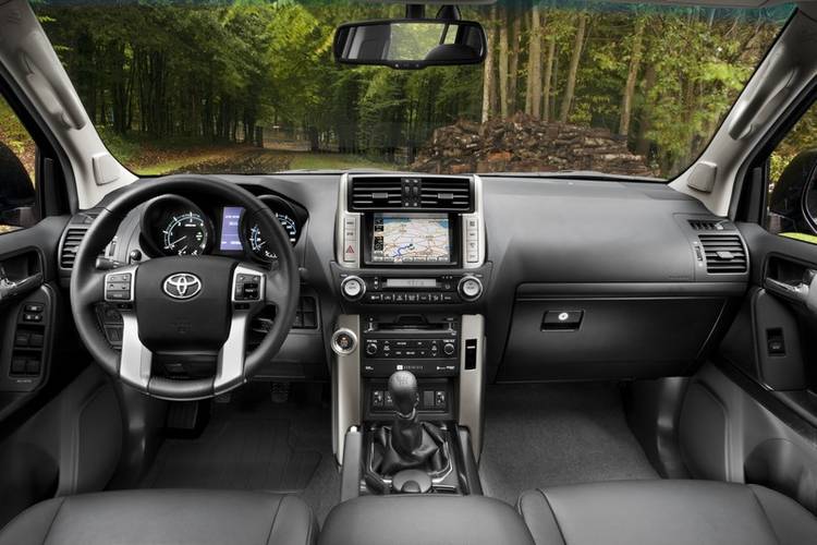 Toyota Land Cruiser J150 2009 2010 interiér