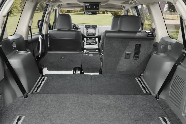 Toyota Land Cruiser J150 2011 bagageruimte tot aan voorstoelen