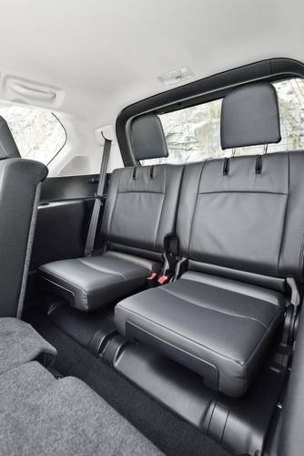 Toyota Land Cruiser J150 facelift 2014 zadní sedadla
