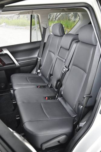 Banquette arrière de la Toyota Land Cruiser J150 facelift 2016