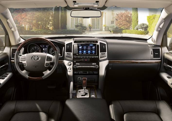 Toyota Land Cruiser V8 J200 facelift 2012 interior