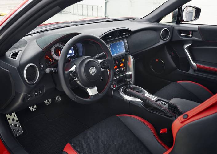 Interno di una Toyota GT86 facelift 2017