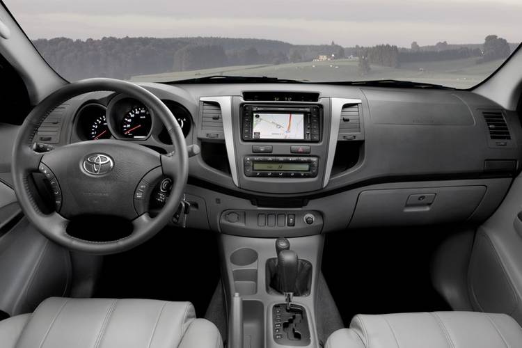 Interno di una Toyota Hilux facelift 2008