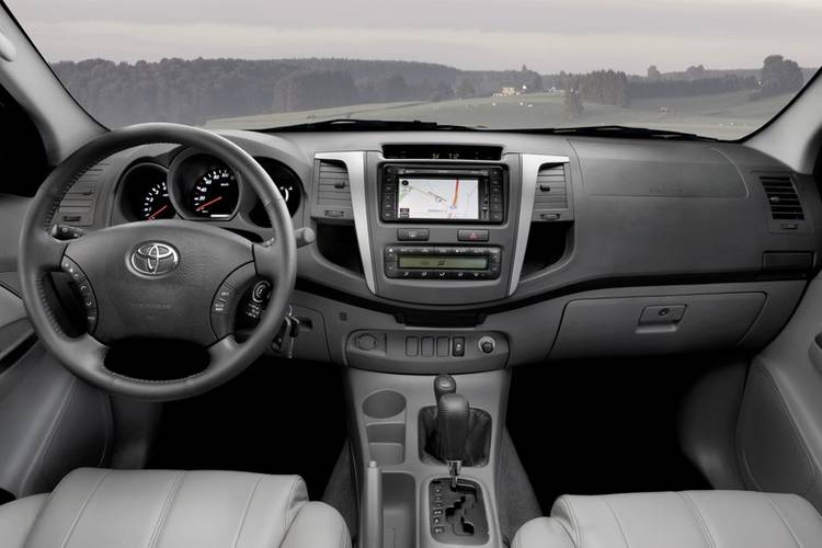Toyota Hilux facelift 2008 interior