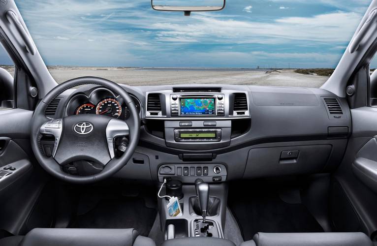 Interno di una Toyota Hilux facelift 2012