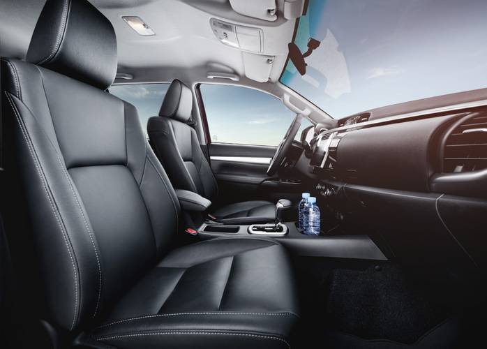 Toyota Hilux AN120 AN130 Double Cab 2017 přední sedadla