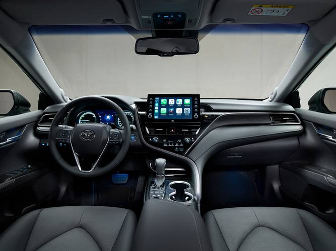 Toyota Camry XV70 facelift 2021 interiér