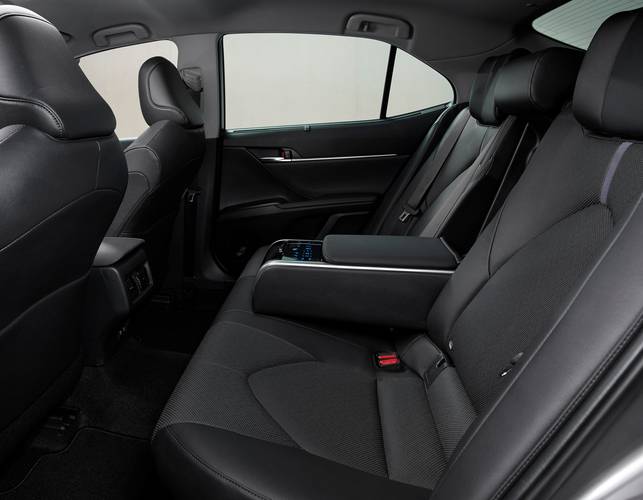Toyota Camry XV70 facelift 2021 asientos traseros