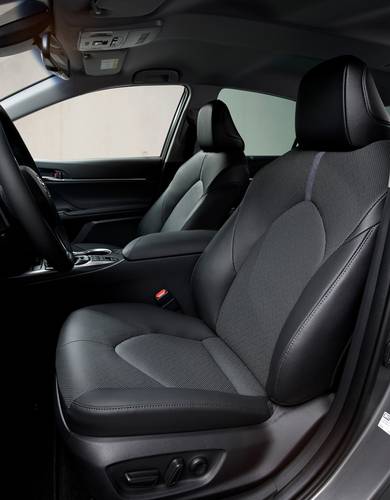 Toyota Camry XV70 facelift 2022 assentos dianteiros