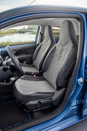 Toyota Aygo AB40 facelift 2019 přední sedadla