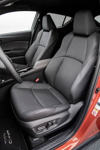 Toyota C-HR AX10 facelift 2019 sedili anteriori
