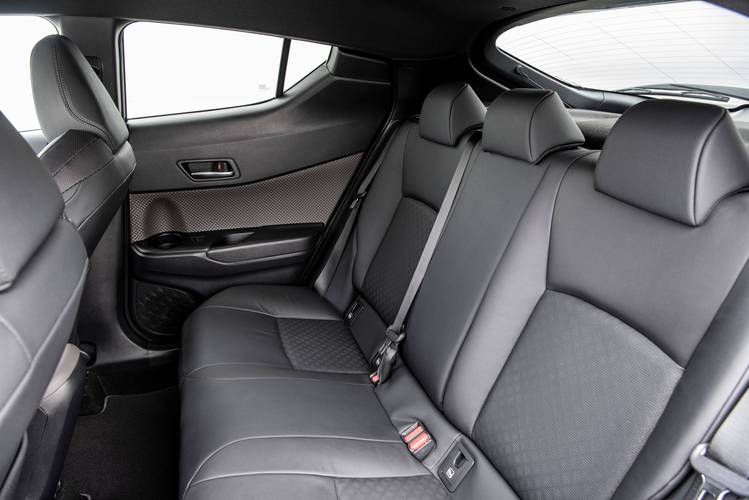 Toyota C-HR AX10 facelift 2020 assentos traseiros