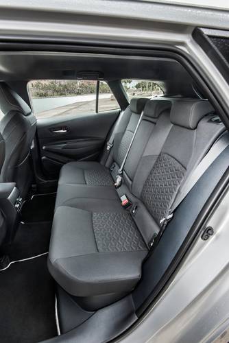 Toyota Corolla Touring Sports E210 2019 asientos traseros