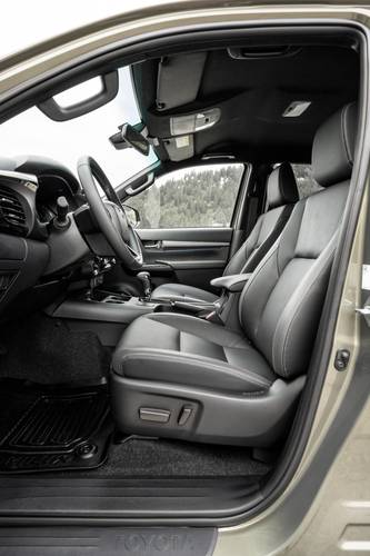 Toyota Hilux AN120 AN130 facelift 2021 přední sedadla