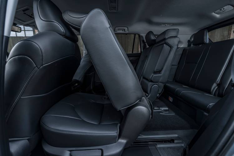 Toyota Highlander XU70 2022 rear seats