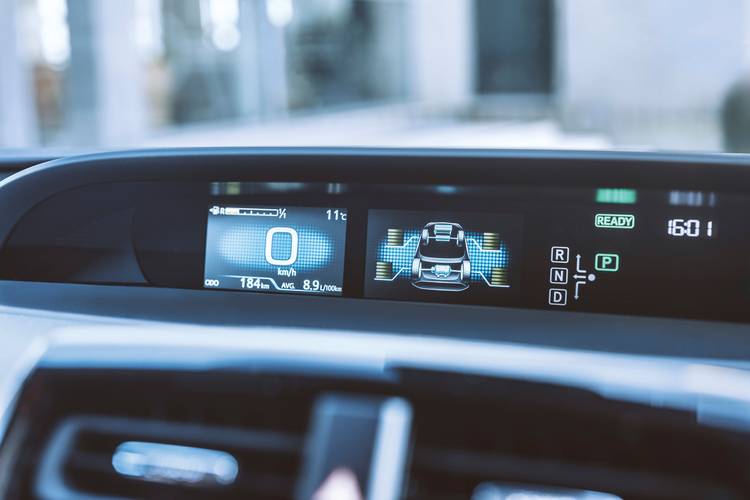 Toyota Prius XW50 facelift 2021 infotainment