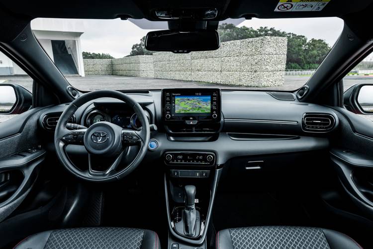 Interno di una Toyota Yaris XP210 2020