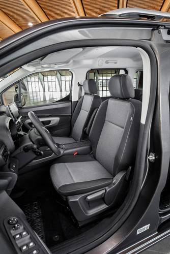 Toyota Proace City Verso 2020 front seats