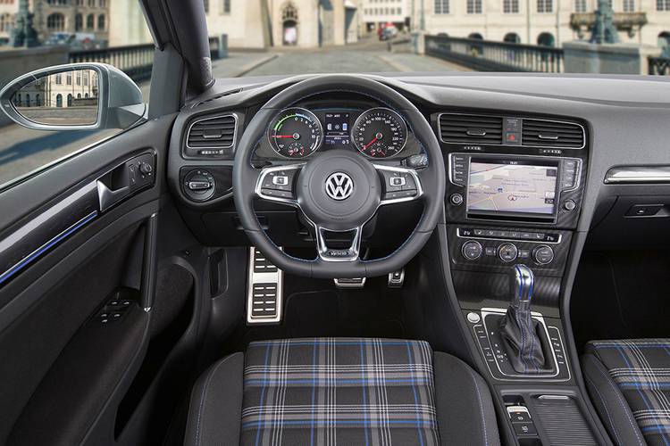 Interno di una Volkswagen Golf GTD 5G VW 2013