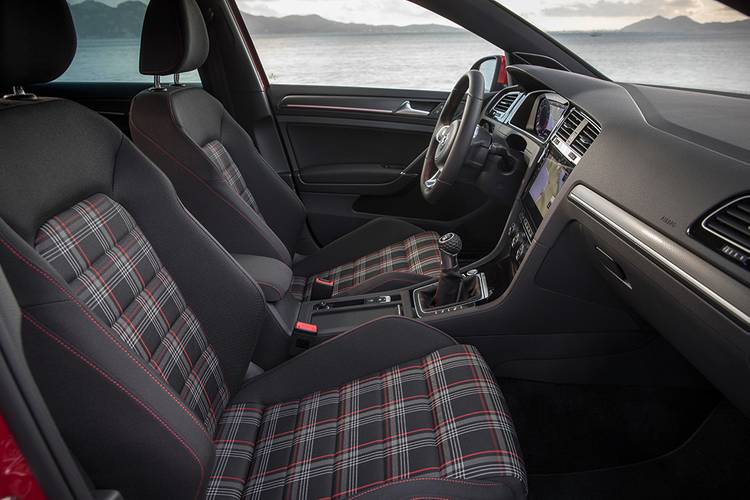 Volkswagen VW Golf GTI 5G facelift 2019 přední sedadla