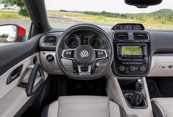Interno di una Volkswagen VW Scirocco facelift 2014