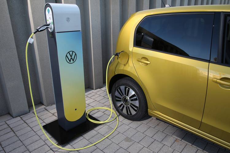 Volkswagen VW e-UP facelift 2020 charging