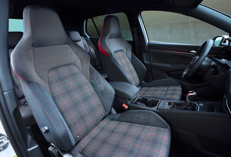 Volkswagen Golf GTi CD1 2021 přední sedadla