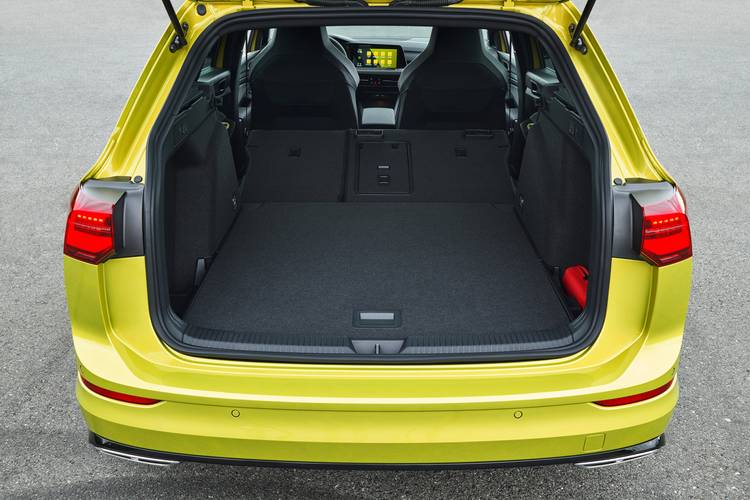 Volkswagen Golf Variant CD1 2021 plegados los asientos traseros