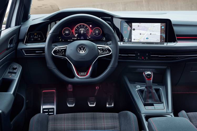 Interno di una Volkswagen Golf GTi CD1 2020