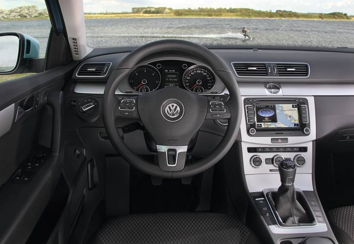 Interno di una Volkswagen Passat B7 2012