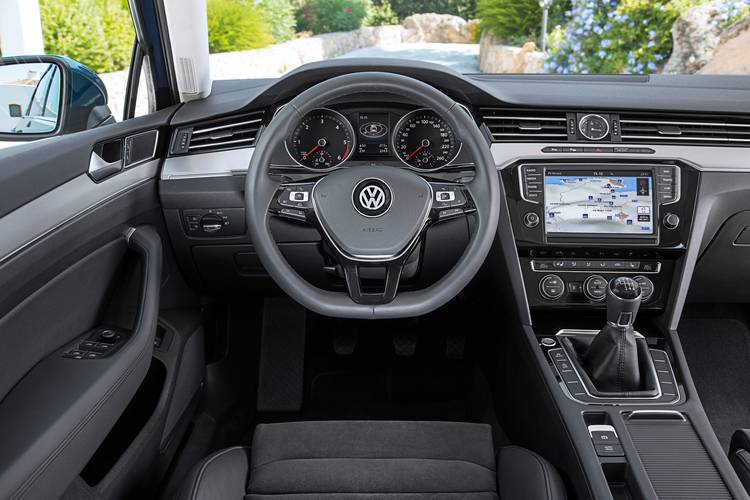 Interno di una Volkswagen VW Passat B8 2014
