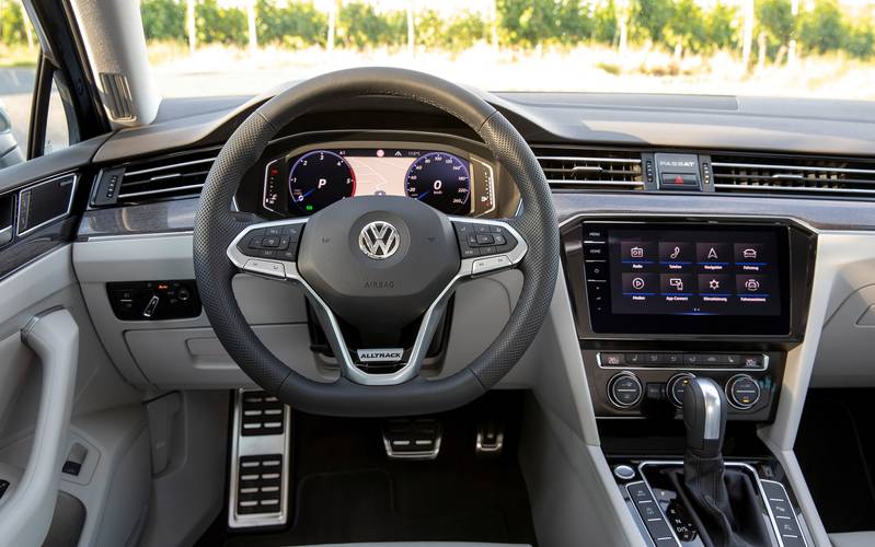 Volkswagen VW Passat Variant B8 facelift 2020 interiér