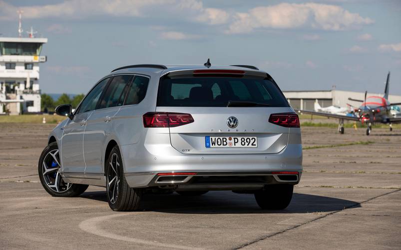 Volkswagen VW Passat Variant GTE B8 facelift 2021 kombi