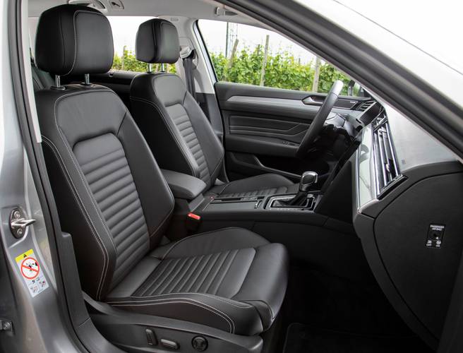 Volkswagen VW Passat Variant B8 facelift 2020 rear seats