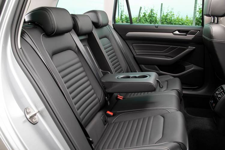 Volkswagen VW Passat Variant B8 facelift 2021 rear seats