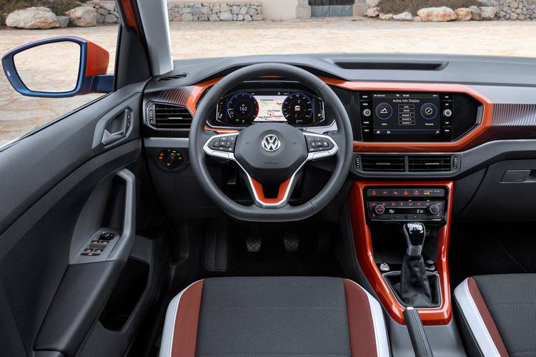 Interno di una Volkswagen VW T-Cross C11 2019