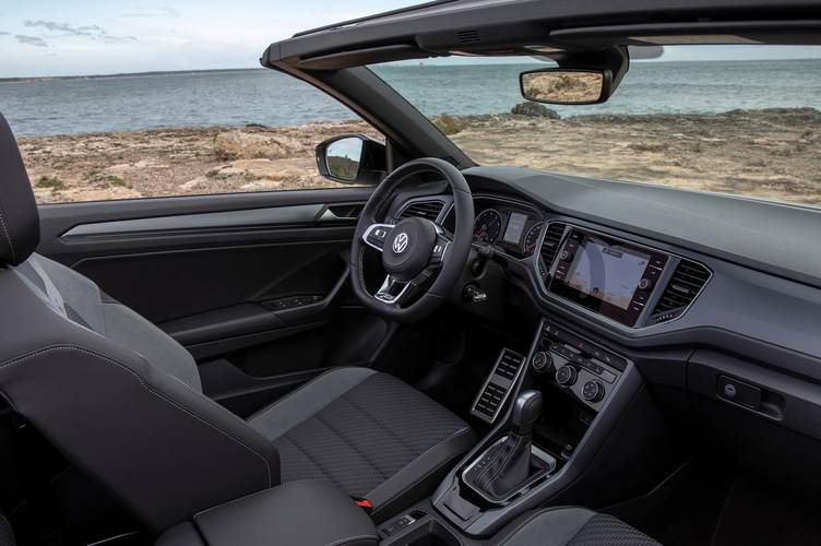 Interno di una Volkswagen VW T-Roc R AC7 2020