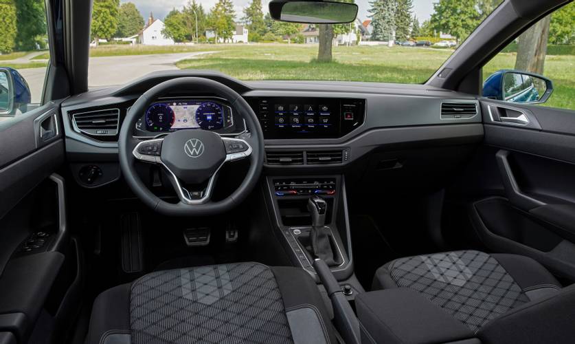 Interno di una Volkswagen VW Polo AW 2021