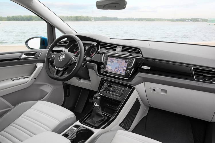 Volkswagen VW Touran 5T 2016 front seats